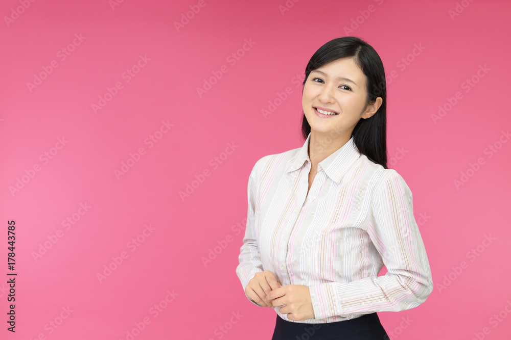 微笑む女性 微笑む女性
