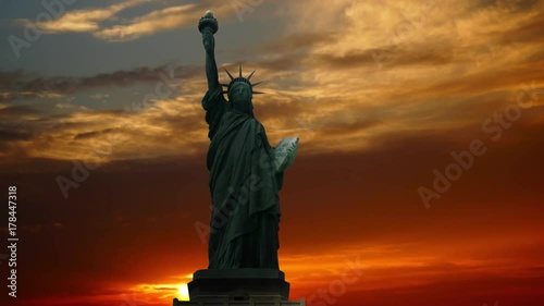 New York : Statue of Liberty, with clouds and effects, ultra hd 4k