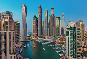 Wandcirkels Dubai Dubai Marina in avondschemering  © arbalest