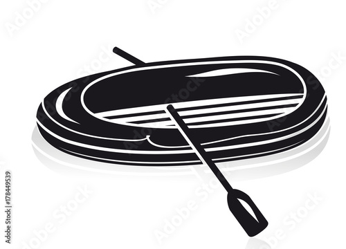 Schlauchboot mit zwei Paddel auf dem Wasser