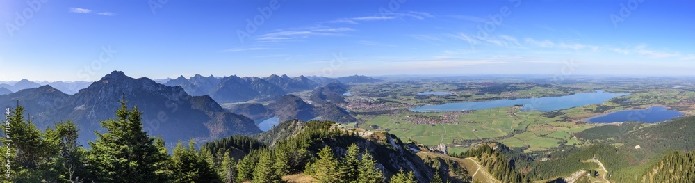 Naklejka premium spektakulärer Ausblick in den Königswinkel