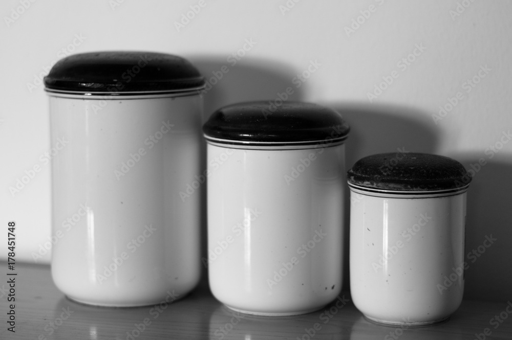 Old jars on the table (Pesaro, Italy) Old jars on the table (Pesaro, Italy)