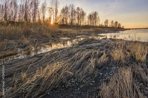 Obraz na płótnie Autumn sunset with river, forest and yellow grass. Horizontal background w salonie