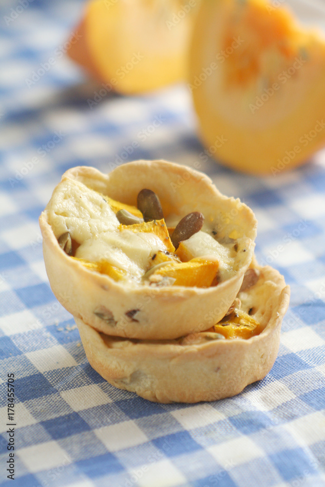 Tartlets with pumpkin and cheese Tartlets with pumpkin and cheese