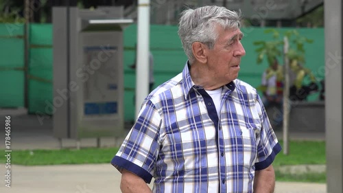 confused man with dementia