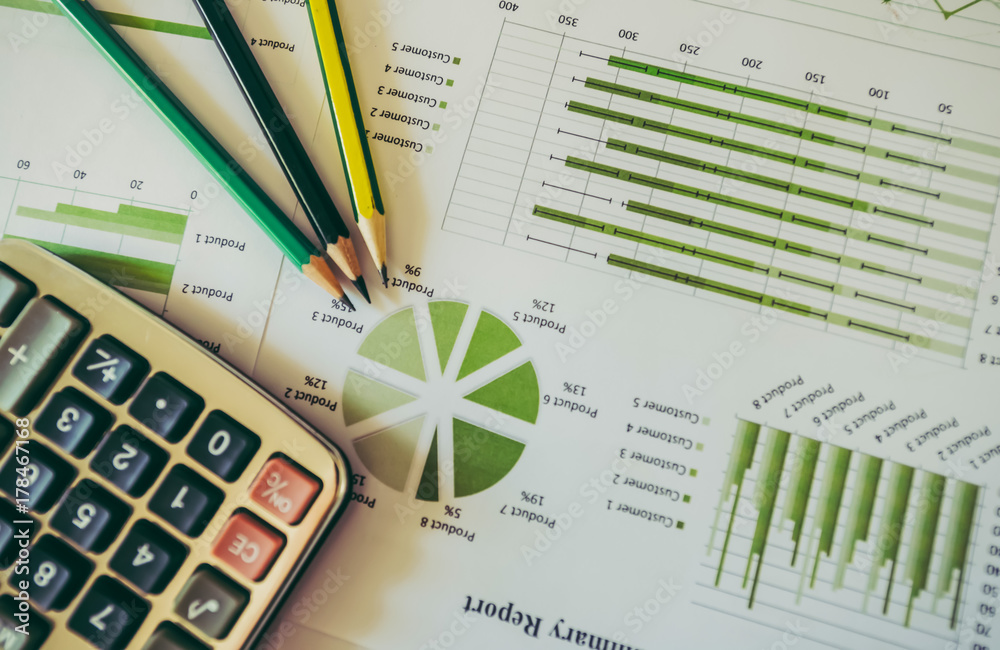 Obraz premium Pen on diagram chart and graphs business report with money, compass, calculator on desk of financial advisor. Accounting and Financial Planning Concept. top view.