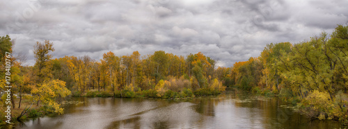 Fototapeta Naklejka Na Ścianę i Meble -  overcast autumn day