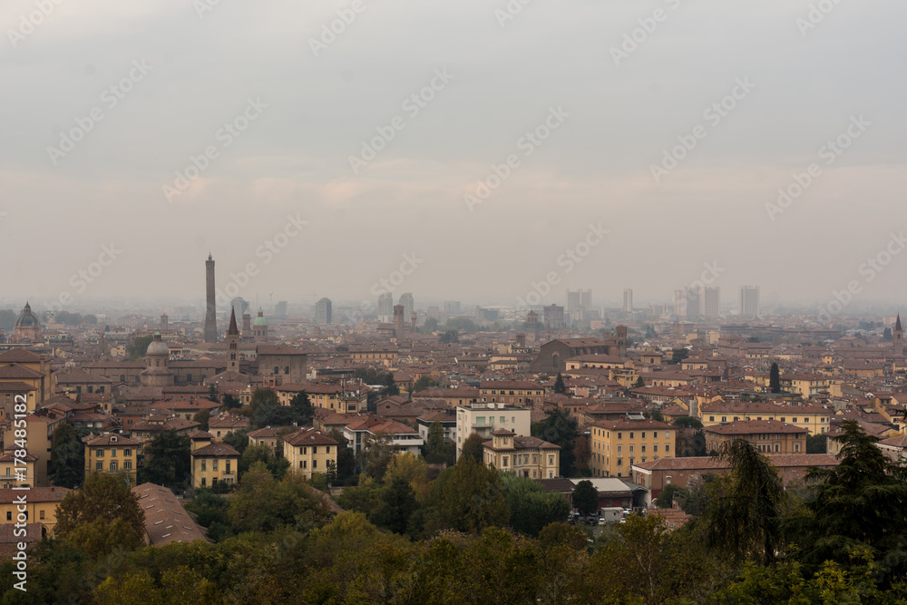 Fototapeta premium Bologna Skyline in smog