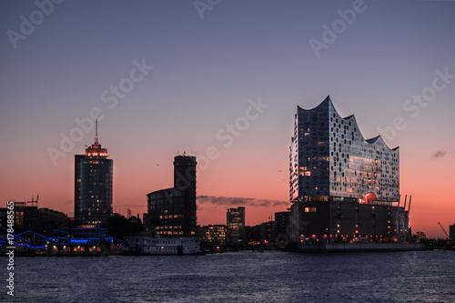 Elbphilharmonie beim Sonnenaufgang in Hamburg photo