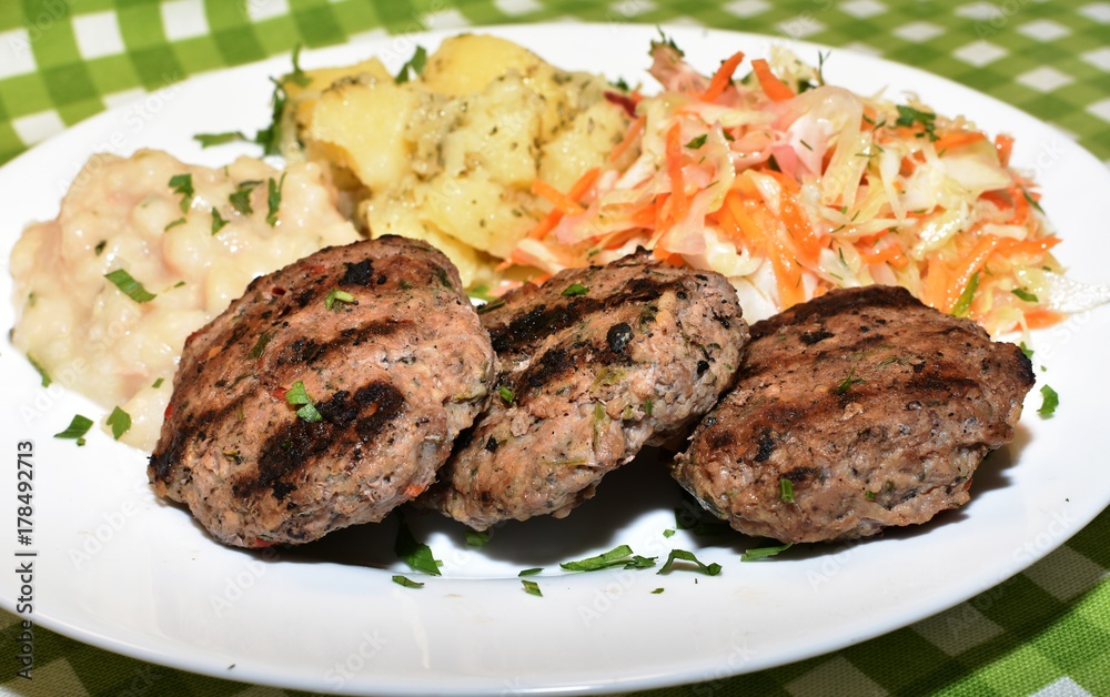 Triple meatballs of delicious calf minced with cabbage, beans and potatoes