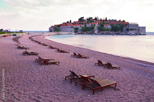 Foto Sandy beach connecting mainland Montenegro and cape St.Stefan.