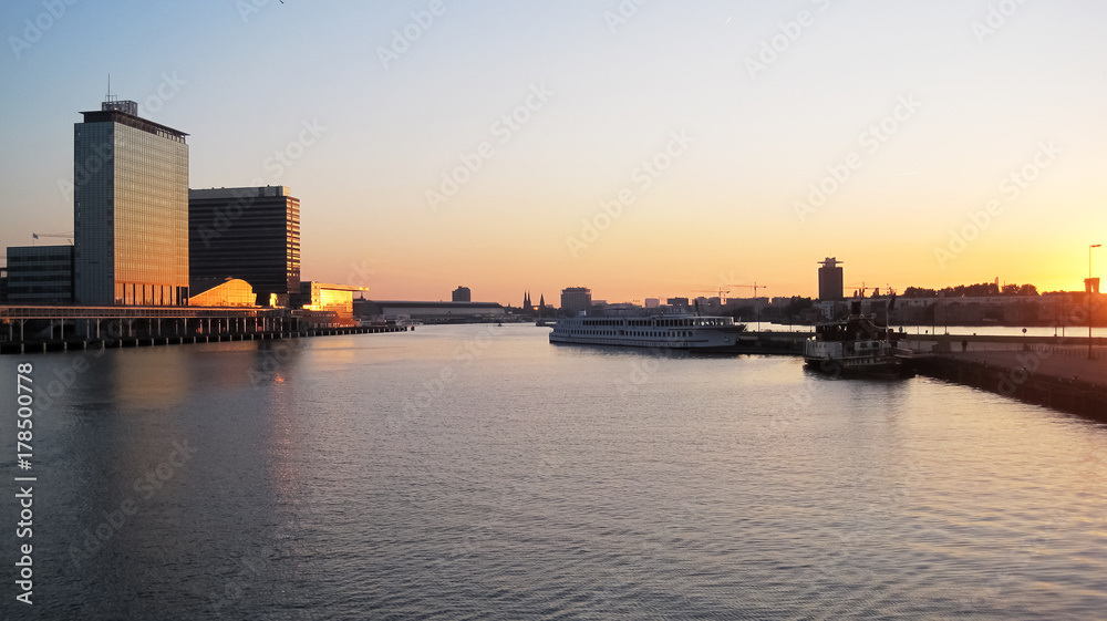 Obraz premium Sunset in Amsterdam