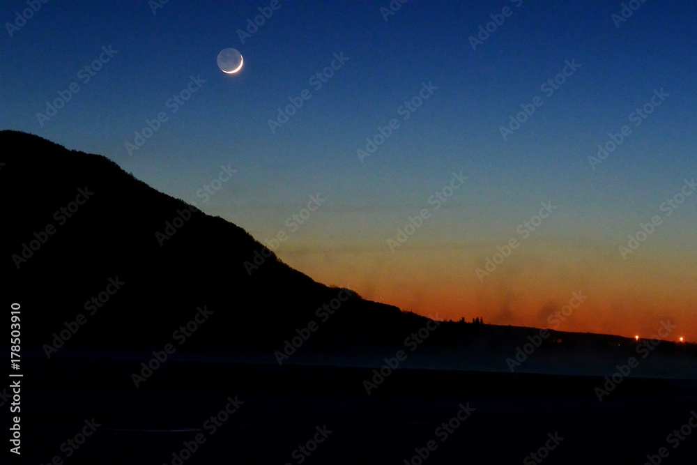 Fototapeta premium Moon Rising