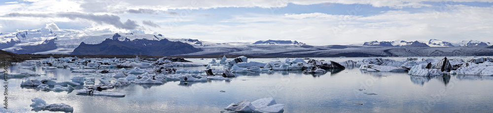 View of the famous glacier lagoon Jokulsarlon, below Vatnajokull