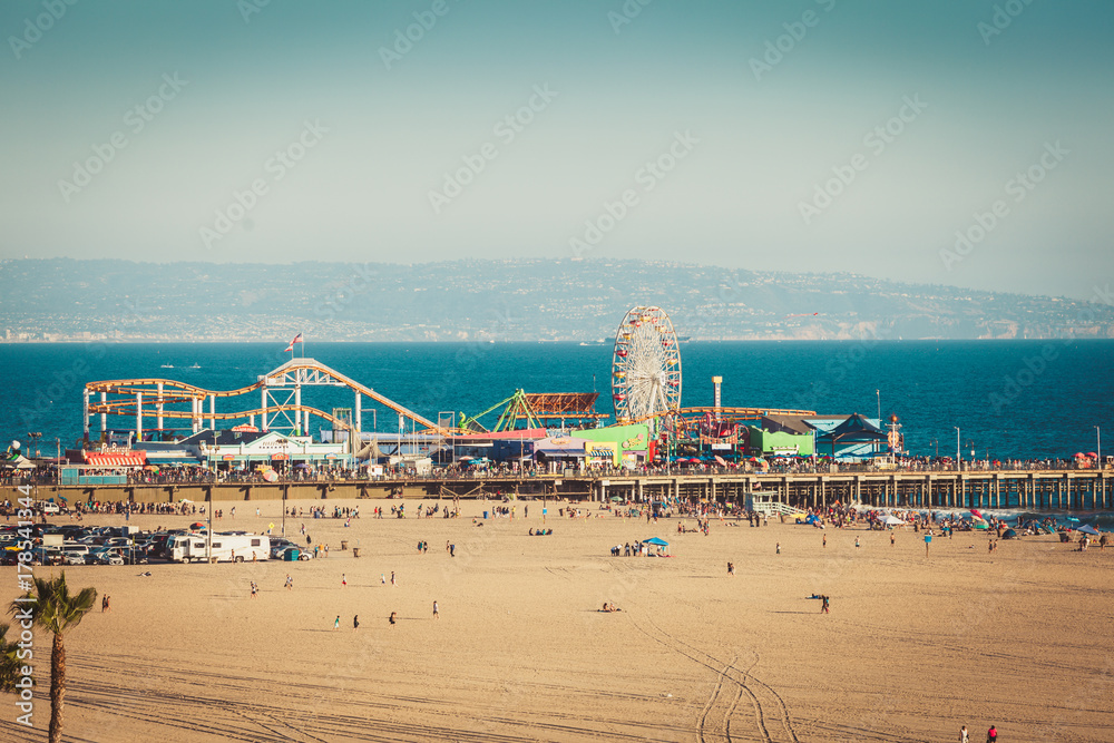 Naklejka premium Ferris wheel on Santa Monica pier in California