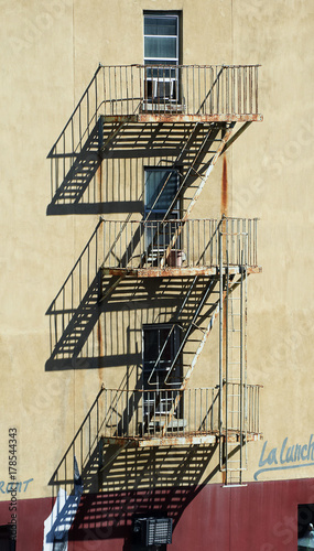 Fotografie Fire escape ladder on bulding façade, New York, USA