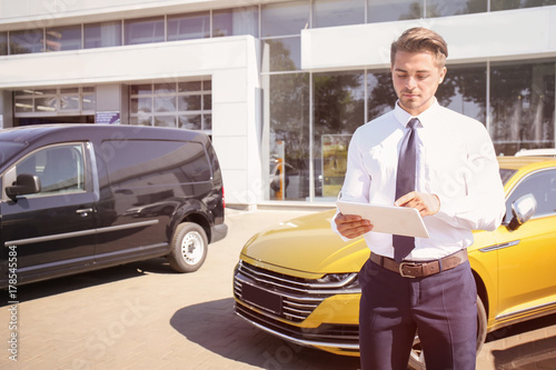 Salesman with tablet standi...