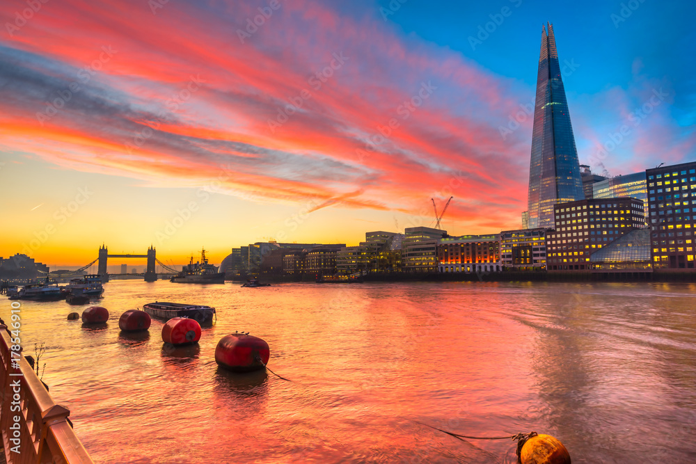 Naklejka premium sunset over London, with the Shard and London Bridge. London, UK