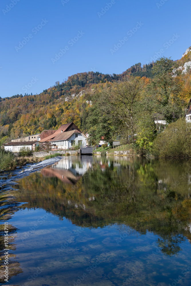 Obraz premium Le Doubs à St Ursanne