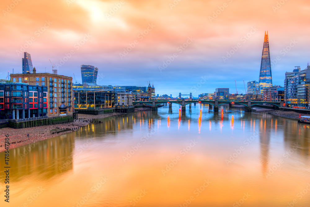 Sunrise over Thames river, London, UK