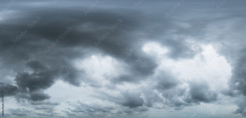 Obraz premium dark storm clouds with background,Dark clouds before a thunder-storm.