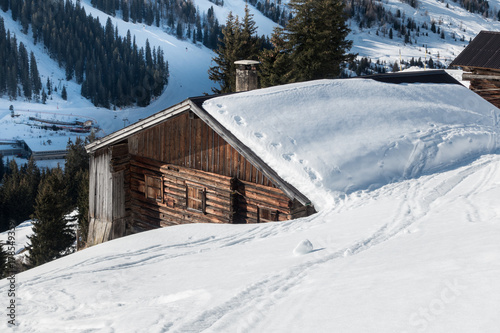 Schihütte im Schnee © by paul