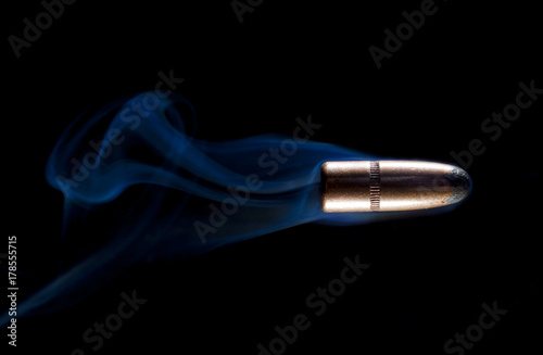 Valokuva Bullet and blue smoke