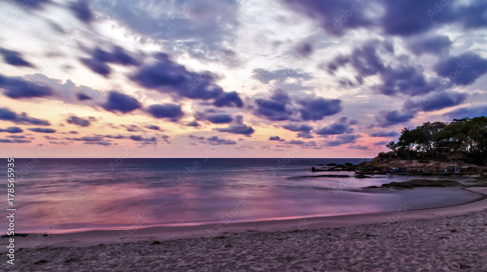 Fototapeta premium Tropical violet beach sand