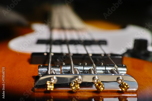 Bassgitarre, Detail mit selektiver Tiefenschärfe