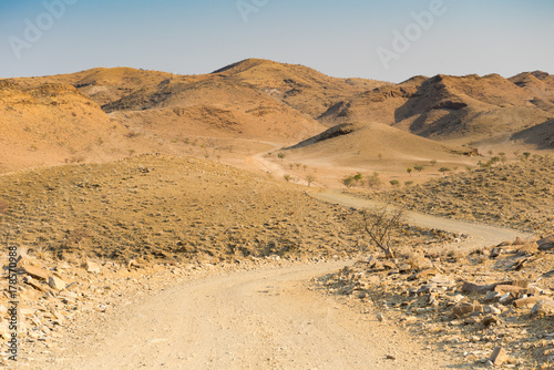 Straße durch das Kaokoveld bei Purros, Namibia