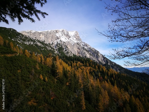 Hohe Munde im Herbst photo