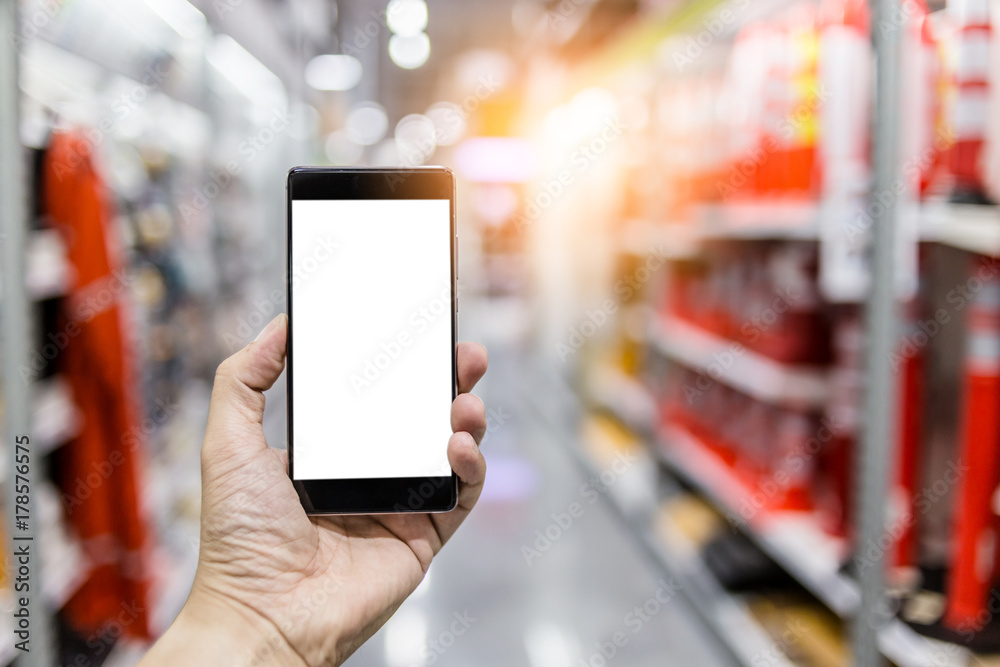 hand use smartphone with blur background of supermarket