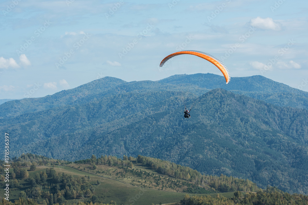 Paragliding in mountains. Para gliders in fight in the mountains, extreme sport activity. Paragliding in mountains. Para gliders in fight in the mountains, extreme sport activity.