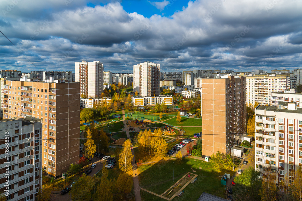 Obraz premium Top view of the fall in Zelenograd district 15, Russia