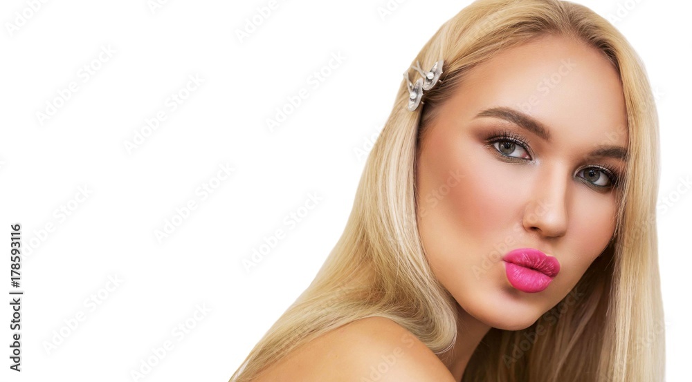 Foto Stock Close up Portrait pretty blonde woman sends kiss. Beautiful girl  with bright makeup. Expressive facial expressions. Sexy big Lips with Pink  shiny Lipstick. Glitter lip Makeup, persistent Lip Gloss.