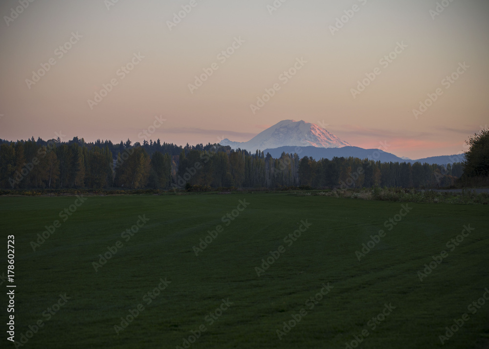 Fototapeta premium Fall, Autumn, Mountain, Volcano, Northwest