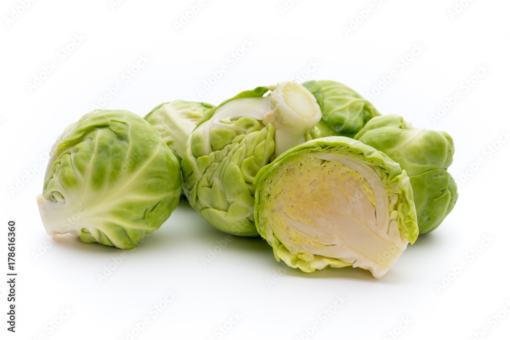 Obraz premium Brusseles sprouts isolated on the white background.