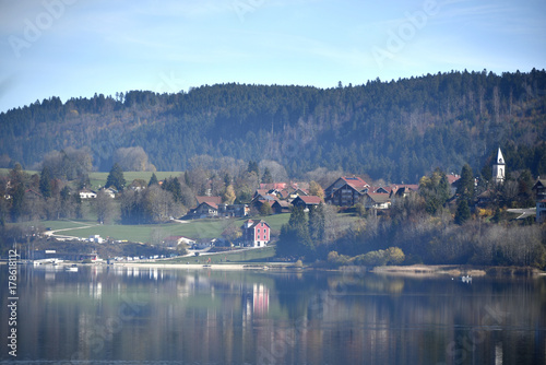 Lac de Saint-Point et Village de Malbuisson (Doubs)