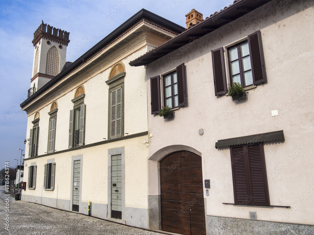 Gaggiano (Milan, Italy): colorful houses