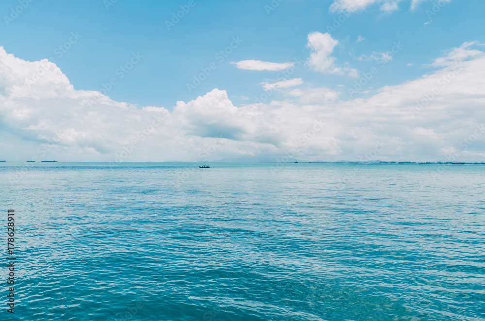 Obraz premium Calm Sea Ocean And Blue Sky Background