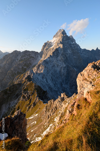 Watzmann Südspitze über dem Wimbachgries im Nationalpark Berchtesgaden, Bayern, Deutschland, bei Sonnenuntergang