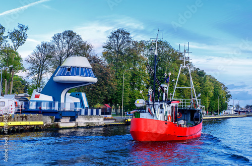 Fischerboot  Brücke des Kapitäns von Witold Hubert Schiebebrücke  Darlowko