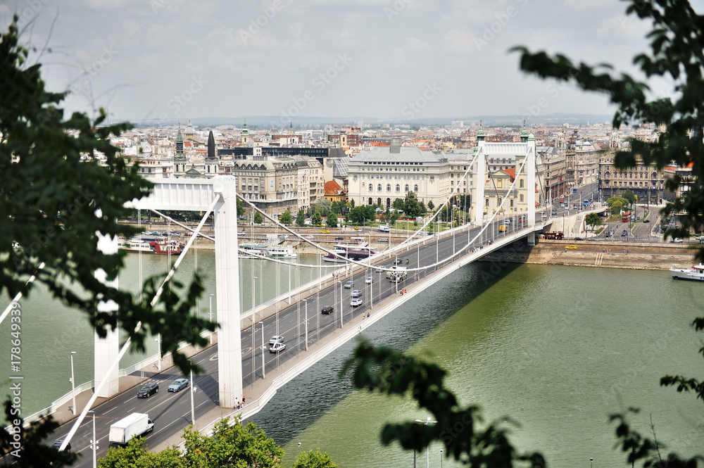 Elisabeth Bridge connecting Buda and Pest across the Danube river, Budapest, Hungary