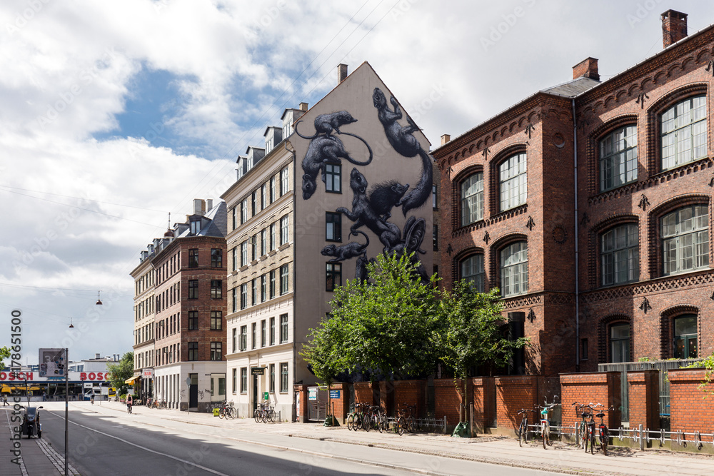 Fresque Street Art de Roa sur la façade d'un immeuble de Gasværksvej Copenhague, Danemark