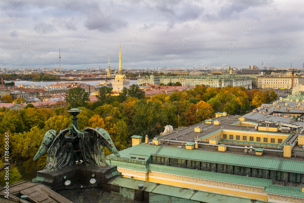 Вид на центр Санкт-Петербурга с колоннады Исаакиевского собораю Осень, 2017
