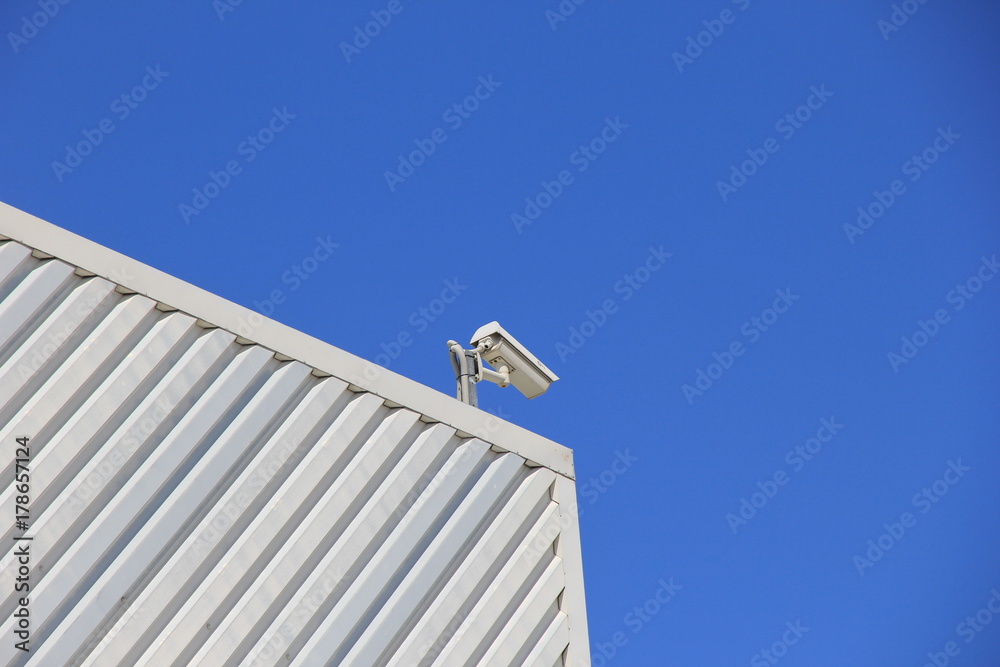 白い建物の角に設置された監視カメラ(ニュージーランド)