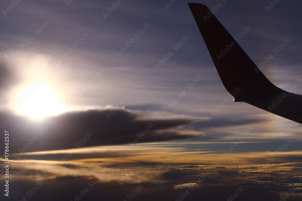 Obraz premium Sunset White Cloud sky at high level attitude, view from window airplane