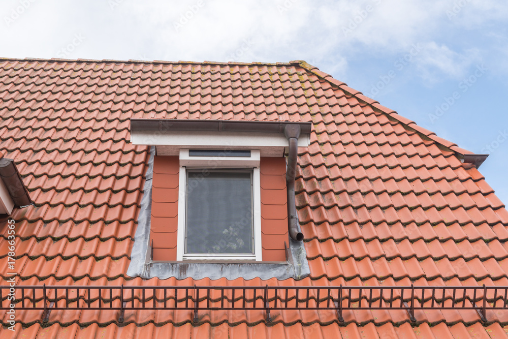 Kleine Dachgaube eines Hauses Kleine Dachgaube eines Hauses