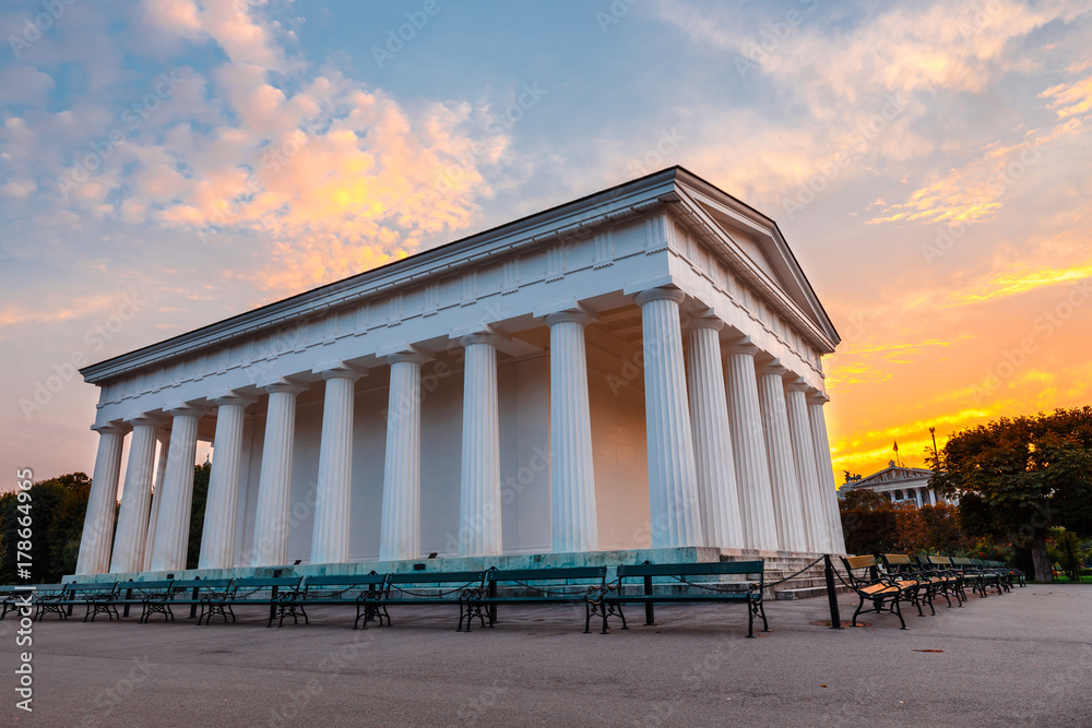 Obraz premium Volksgarten in Vienna, Austria. Neoclassical Theseus Temple