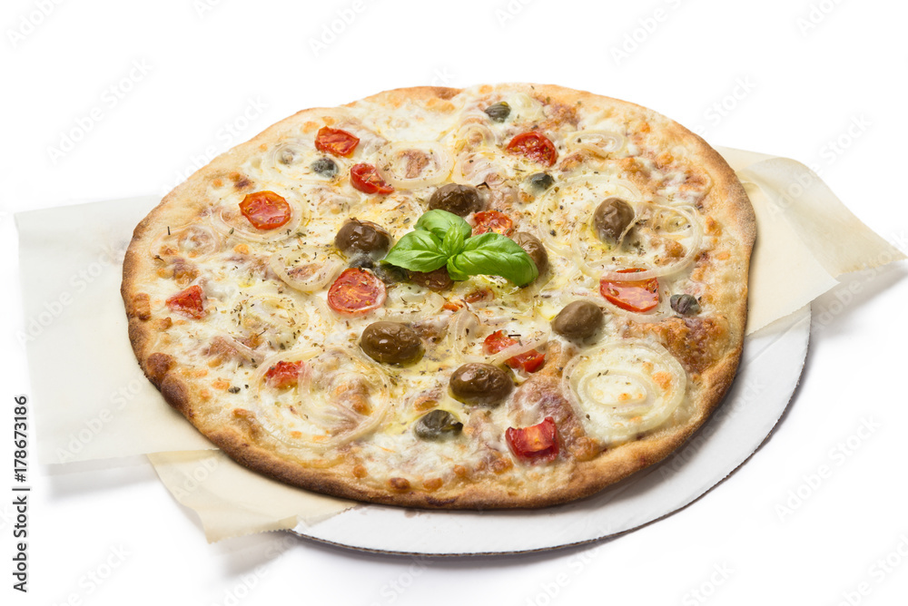 Pizza vegetariana con mozzarella, pomodorini, olive verdi, cipolla e origano